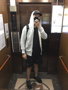 「ASICS（アシックス）のアイテム（パンツ）」を使った、杰森屎塔森さん（メンズ・187cm）の春コーディネート