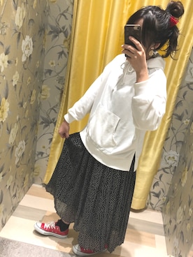 「アイテム（バレッタ/ヘアクリップ）」を使った、ほりこさん（レディース・165cm）の春コーディネート