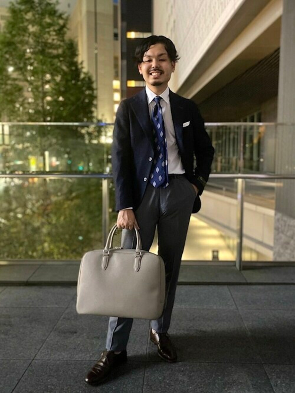「SHIPS、lolopiana、SHIPS DRESS」｜「SHIPSのSHIPS: ストレッチ コンパクト ワイドカラー シャツ（シャツ/ブラウス、ホワイト系）」を使った、細川さん（メンズ・171cm）の夏コーディネートの1枚目の写真