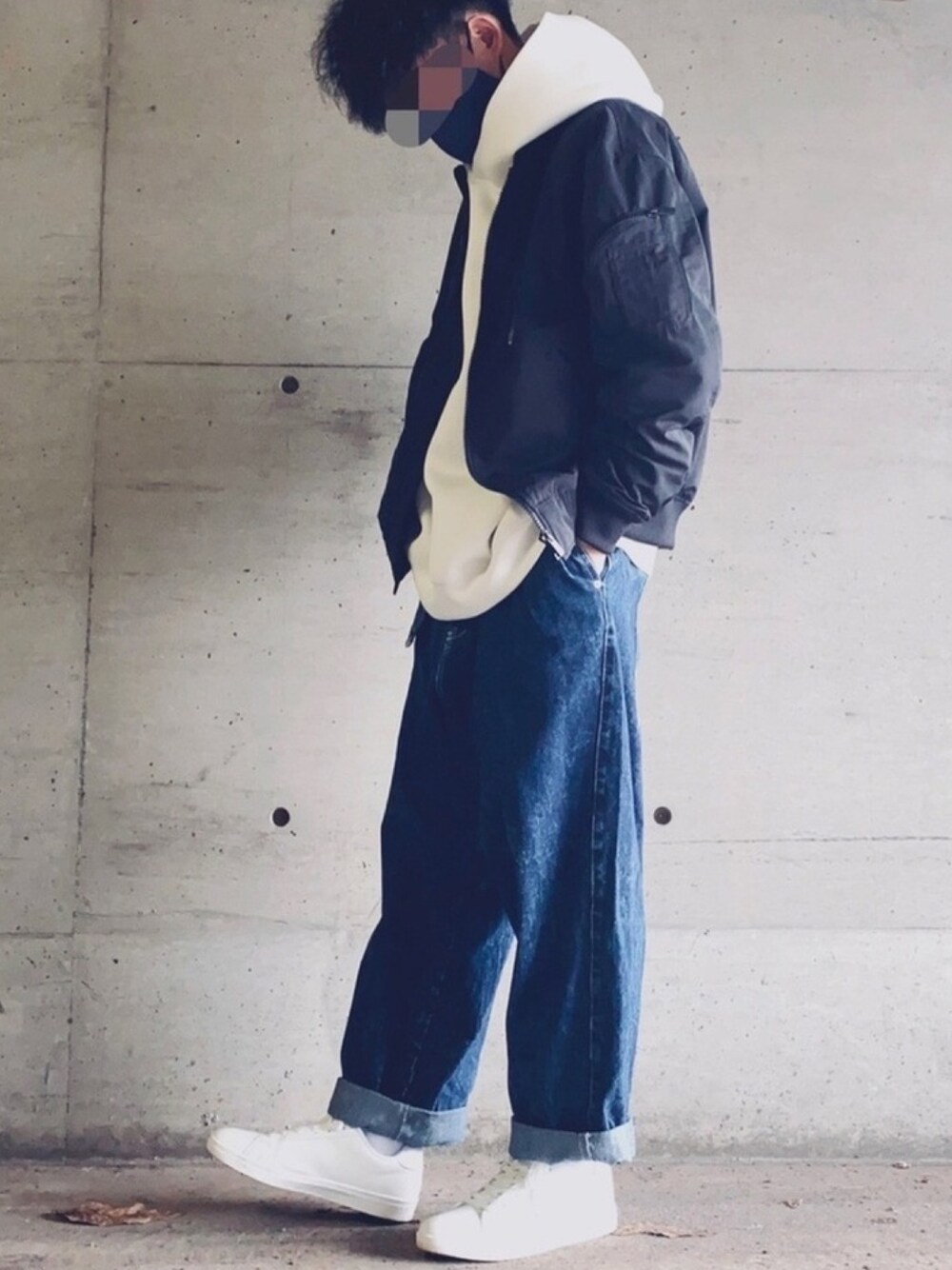 「シンプルコーデ、プチプラ、プチプラコーデ」｜「UNIQLOのアイテム（ブルゾン、ブラック系）」を使った、bleueさん（メンズ・176cm）の春コーディネートの1枚目の写真