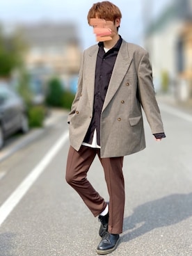 「黒シャツ」｜「アイテム（テーラードジャケット）」を使った、komiさん（メンズ・180cm）の春コーディネート