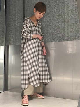 「チェックシャツワンピース」｜「アイテム（その他）」を使った、RIHOさん（レディース・150cm）の夏コーディネート