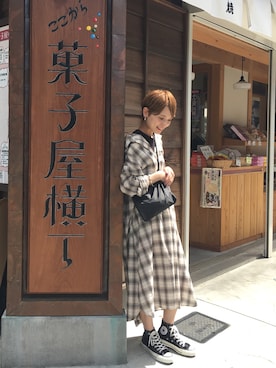 「チェックシャツワンピース」｜「アイテム（その他）」を使った、RIHOさん（レディース・150cm）の夏コーディネート