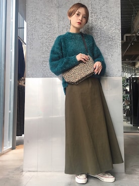 「ダークグリーン」｜「アイテム（ニット/セーター）」を使った、RIHOさん（レディース・150cm）の秋コーディネート