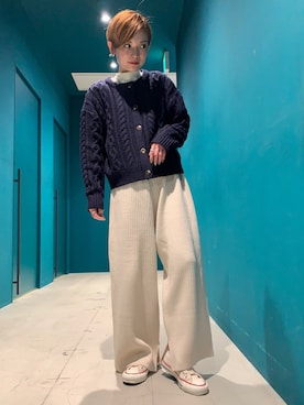 「クルーネックニット」｜「アイテム（その他）」を使った、RIHOさん（レディース・150cm）の冬コーディネート