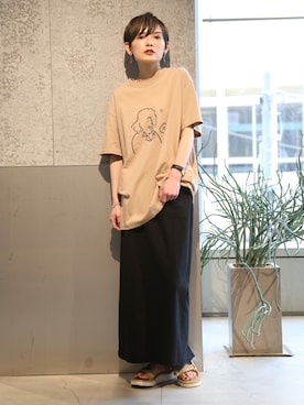 「コラボTシャツ」｜「アイテム（その他）」を使った、RIHOさん（レディース・150cm）の春コーディネート