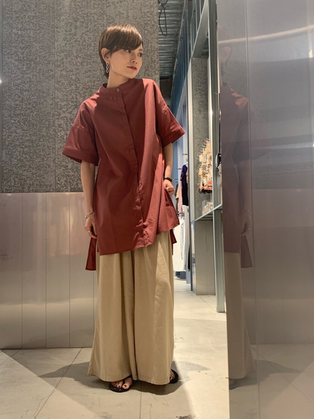 「シンプルコーデ、バンドカラー、チュニック、低身長、サンダル、スタッフセンバツ、カジュアルコーデ、シャツスタイル、低身長コーデ」｜「koeの比翼バンドカラーシャツチュニック（シャツ/ブラウス、ピンク系）」を使った、RIHOさん（レディース・150cm）の夏コーディネートの1枚目の写真