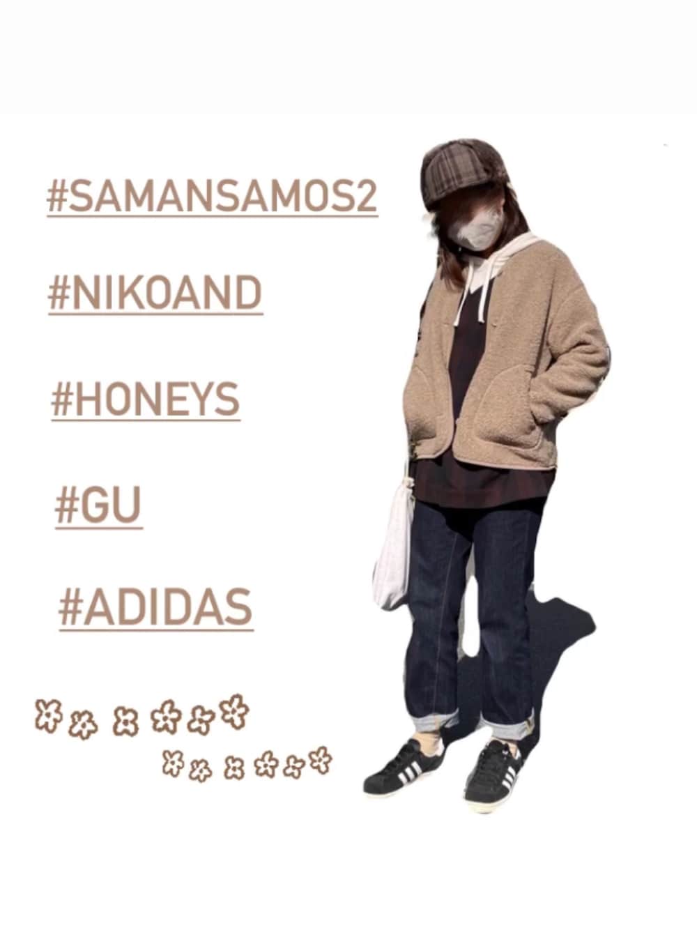 ホワイト系のパーカー、ベージュ系のその他アウター、ブルー系のベストを着用したレディースの冬コーディネートの1枚目の写真