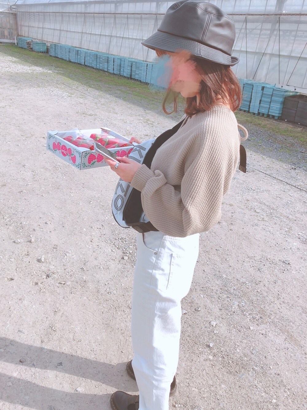 「カジュアルコーデ、休日スタイル、春色、プチプラコーデ、ナチュラル、ピスタチオ、春コーデ、低身長」｜「HAREのシンセティックレザーHAT (HARE)（ハット、ブラック系）」を使った、cocoさん（レディース・154cm）の春コーディネートの1枚目の写真