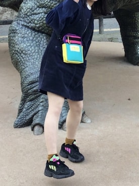 「WHO'S WHO gallery（フーズフーギャラリー）のレインボーベロアビッグスウェット（スウェット、ブルー系）」を使った、たっぴーさん（レディース・159cm）の冬コーディネート