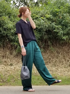 「サテンパンツ」｜「アイテム（アナログ腕時計）」を使った、shatomiiさん（レディース・164cm）の秋コーディネート