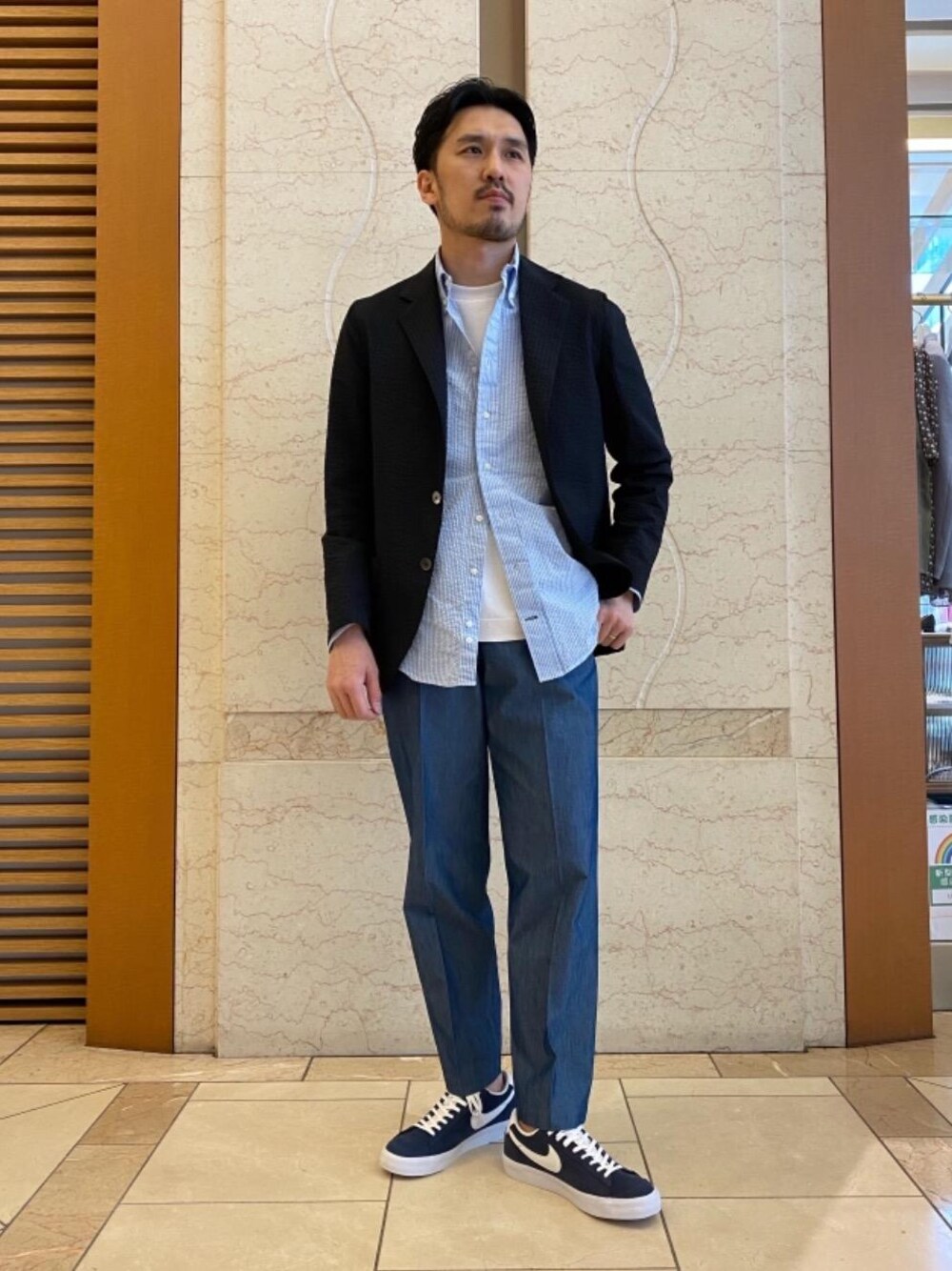 「スニーカー、ジャケット、パンツ、リラックス、Tシャツ/カットソー、ベーシック/トラッド」｜「NIKEの＜NIKE（ナイキ）＞ ブレーザー Low 77sue/スニーカー（スニーカー、ブルー系）」を使った、藤高 尚徳さん（メンズ・175cm）の春コーディネートの1枚目の写真