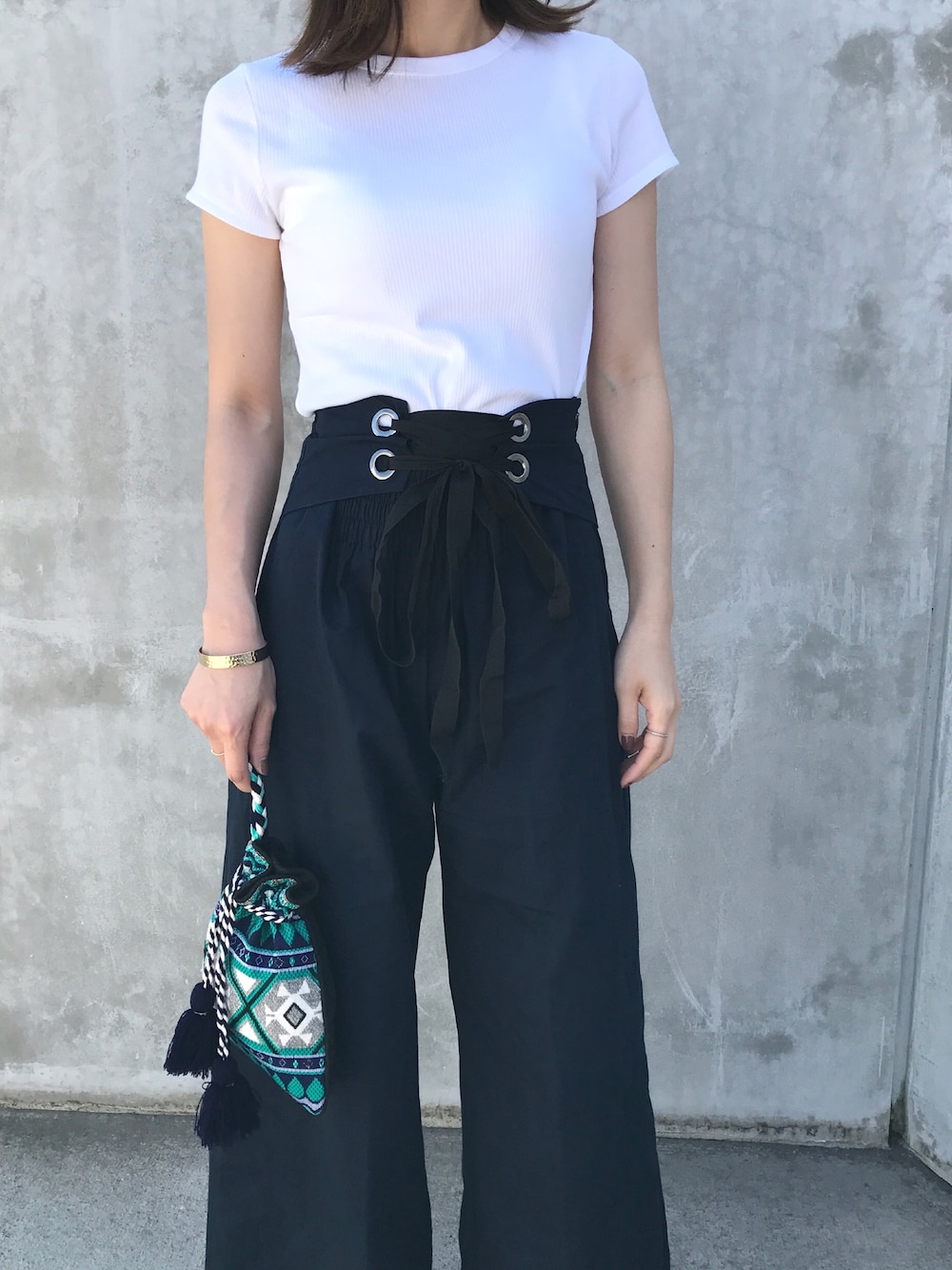 「シンプルコーデ、ZARA、オトナカジュアル、ユニクロ、コルセット、コルセット風、UNIQLOコーデ、ワイドパンツ、ユニクロコーデ、ザラジョ」｜「UNIQLOのWOMEN リブクルーネックT（半袖）（Tシャツ/カットソー、ホワイト系）」を使った、miho𓇢さん（レディース・158cm）の春コーディネートの1枚目の写真