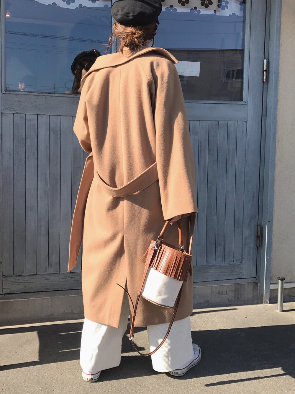 「コーデュロイパンツ、ロングコート、冬コーデ、アウター、オトナカジュアル、シンプルコーデ、パンツスタイル、ZARA、ママコーデ」｜「FREAK'S STOREの●バスクキャスケット2（キャスケット、ブラック系）」を使った、miho𓇢さん（レディース・158cm）の秋コーディネートの1枚目の写真