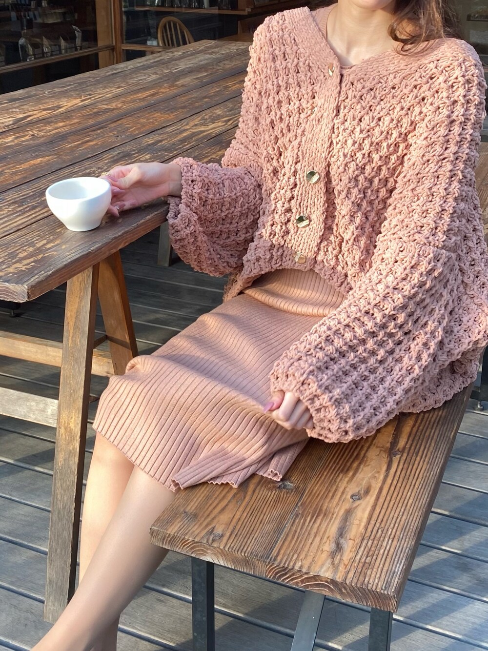 「秋のコーデ、ピンク、休日スタイル、きれいめカジュアル、大人カジュアル、大人コーデ、キレイめ、ワンピース、ボリューム袖、くすみカラー」｜「riendaのアイテム（ワンピース/ドレス、ピンク系）」を使った、harukaさん（レディース・163cm）の秋コーディネートの1枚目の写真