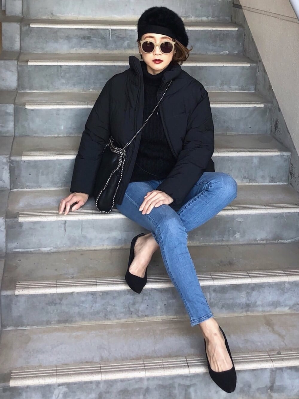 「大人カジュアル、シンプル、パンツスタイル、ダウンジャケット、スキニーデニム、パンプス、ベレー帽、zozoheat、outfit、ootd」｜「603の603 ダウンジャケット（ダウンジャケット/コート、ブラック系）」を使った、Yukieさん（レディース・166cm）の冬コーディネートの1枚目の写真
