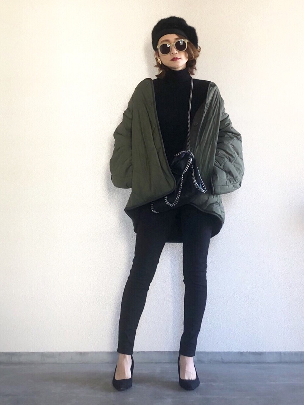 「大人カジュアル、シンプル、キルティングジャケット、ミリタリー、黒、パンプス、スキニー、ユニクロ、ootd、outfit」｜「CLANEのREVERSIBLE MILITARY BOA JACKET（その他アウター、グリーン系）」を使った、Yukieさん（レディース・166cm）の春コーディネートの1枚目の写真