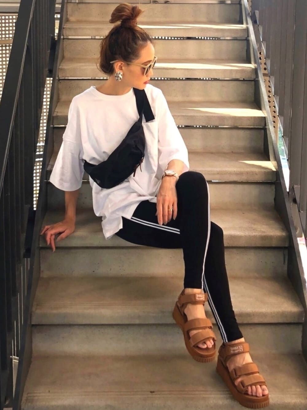 「カジュアル、シンプル、ストリート、スポーツサンダル、夏、休日スタイル、outfit、ootd、ラインパンツ、オーバーサイズ」｜「OF LIFEの【GRADE】レディース カジュアルレギンス ：ストライプタイプ（レギンス/スパッツ、その他）」を使った、Yukieさん（レディース・166cm）の夏コーディネートの1枚目の写真