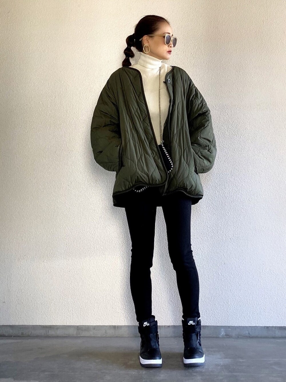 「大人カジュアル、キルティングジャケット、オーバーサイズ、タートルネック、スキニー、ootd、outfit」｜「CLANEのREVERSIBLE MILITARY BOA JACKET（その他アウター、グリーン系）」を使った、Yukieさん（レディース・166cm）の冬コーディネートの1枚目の写真