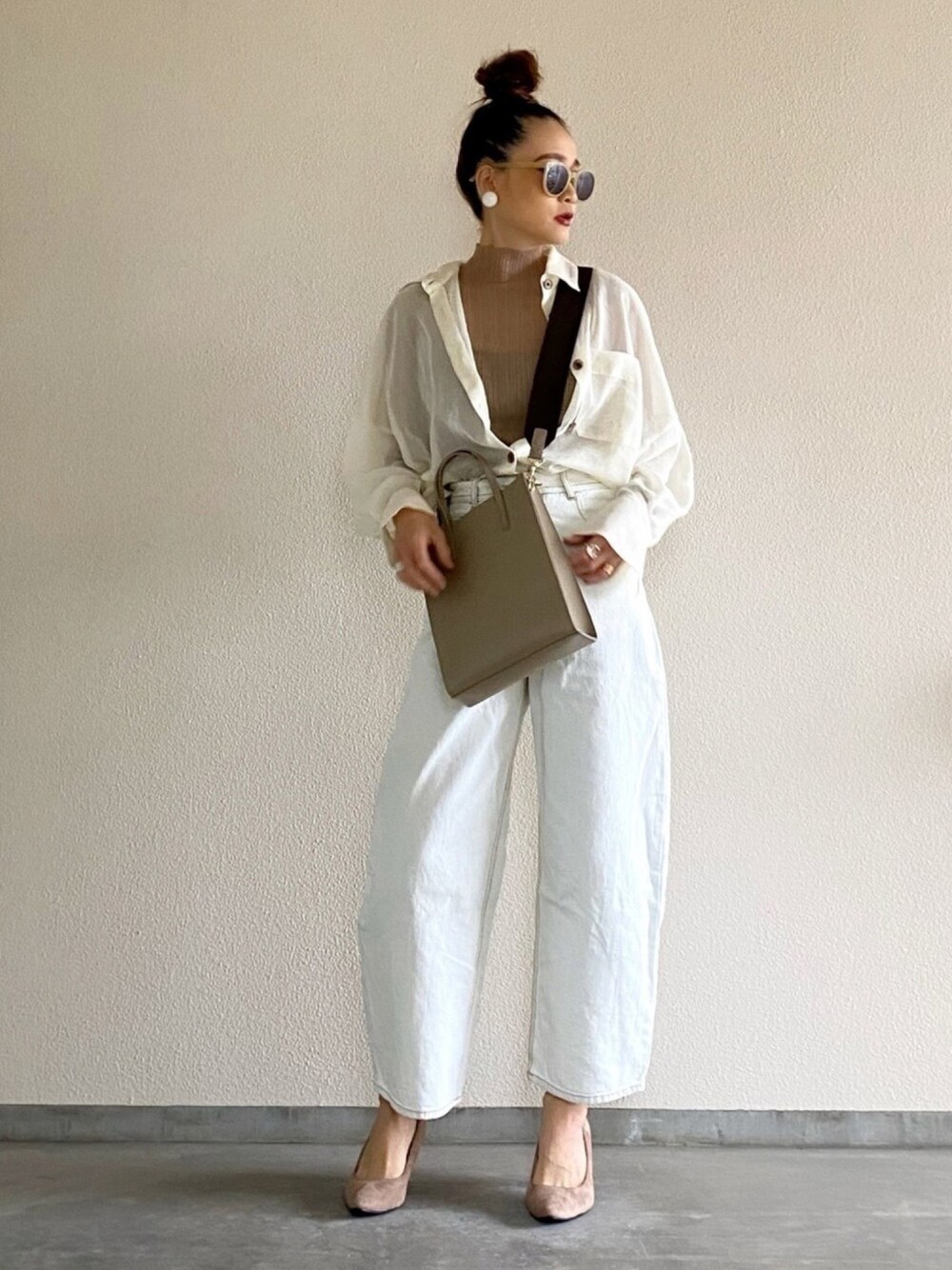 「シアーシャツ、春夏コーデ、ワントーンコーデ、春、ホワイトデニム、大人カジュアル、ootd、outfit」｜「PUBLIC TOKYOのシアーオーバーシャツ（シャツ/ブラウス、ホワイト系）」を使った、Yukieさん（レディース・166cm）の春コーディネートの1枚目の写真