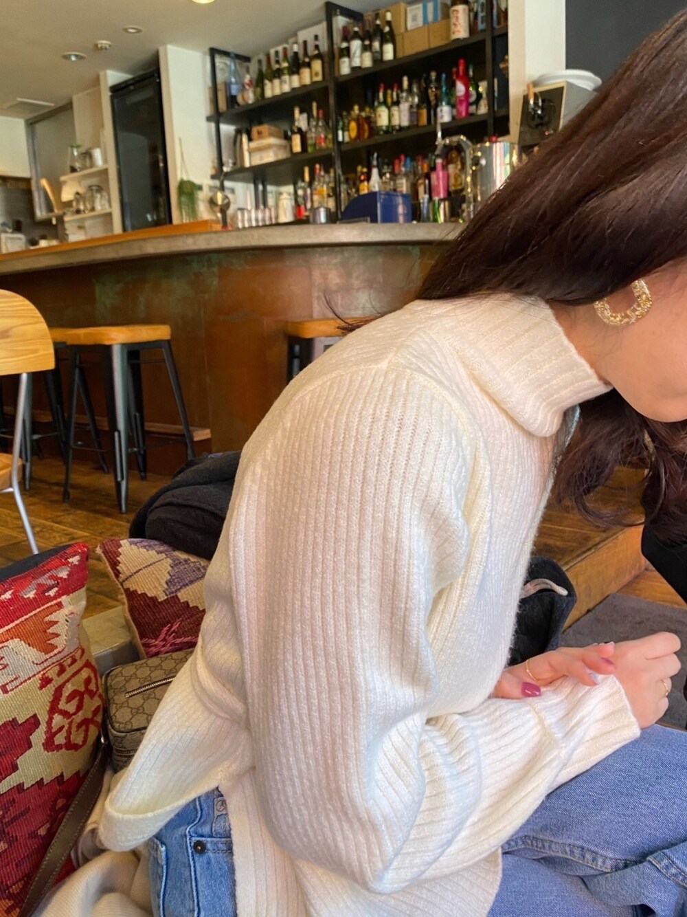「カフェ巡り」｜「GUCCIのアイテム（ショルダーバッグ、ブラウン系）」を使った、srg*さん（レディース・156cm）の春コーディネートの1枚目の写真