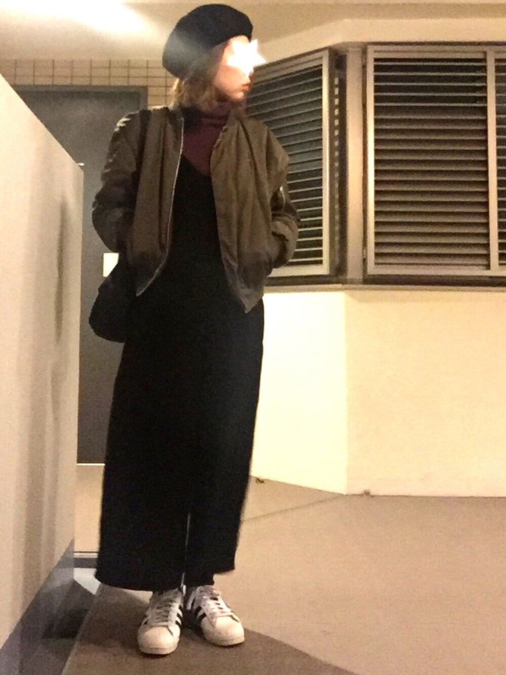 「オトナカジュアル、サロペット、冬、MA-1、ラクチンコーデ」｜「URBAN RESEARCH Sonny LabelのSonny Label  イタリア製ウールベレー帽（ハンチング/ベレー帽、ブラック系）」を使った、たかちんさん（レディース・150cm）の冬コーディネートの1枚目の写真