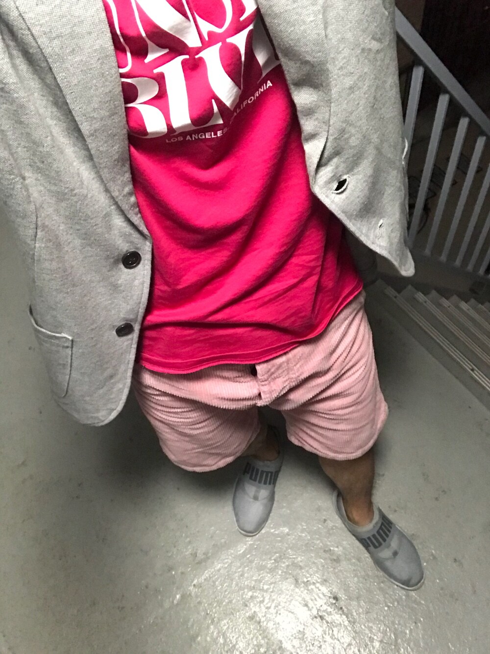 「ピンク、グレー」｜「H&Mのアイテム（Tシャツ/カットソー、ピンク系）」を使った、げんきさん（メンズ・177cm）の夏コーディネートの1枚目の写真