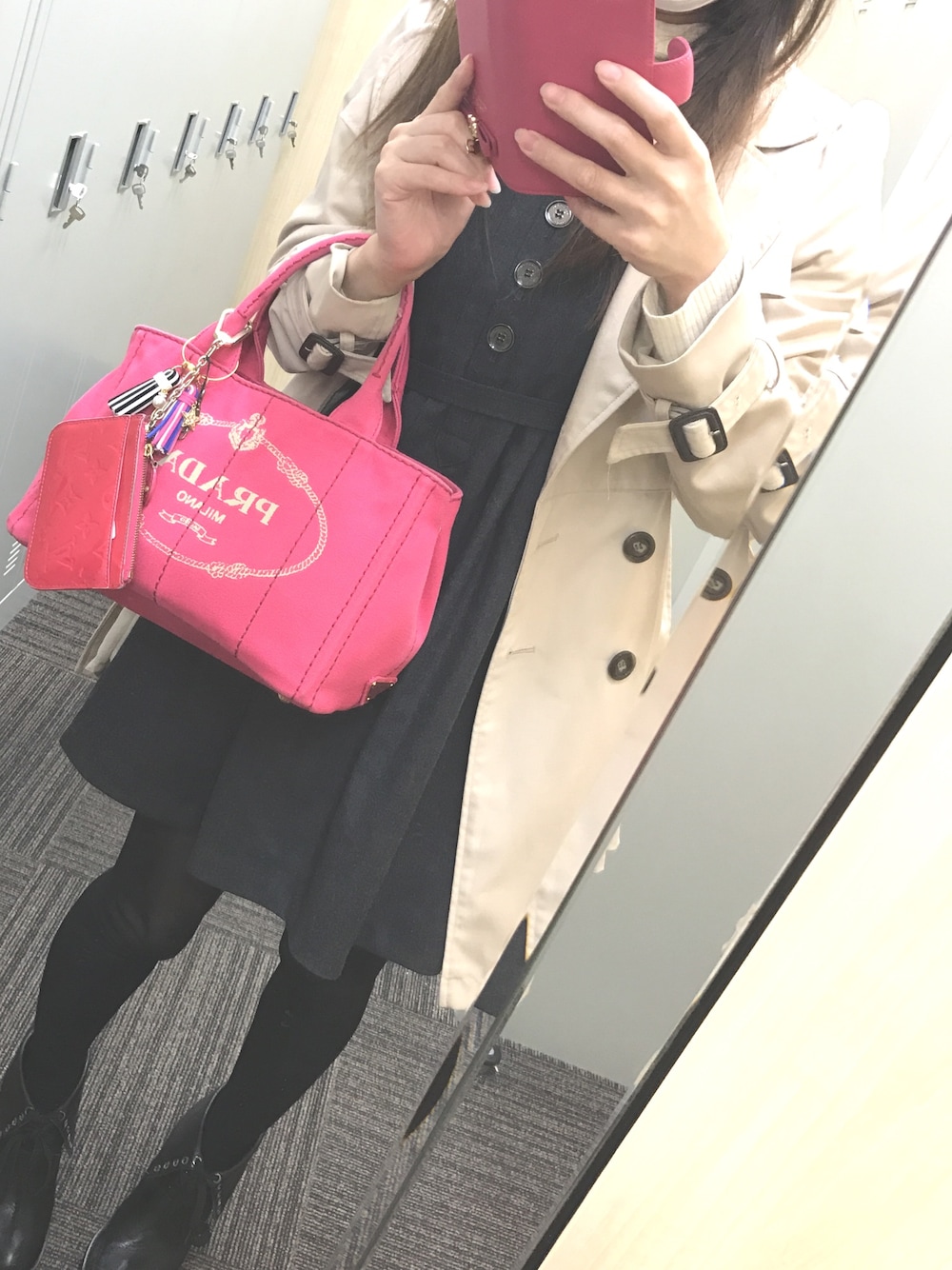 「春コーデ、ドレストレンチ、プラダ、カナパ、ピンク、バーバリーブルーレーベル、ワンピース」｜「dazzlinのアイテム（トレンチコート、ベージュ系）」を使った、まゅさん（レディース・154cm）の春コーディネートの1枚目の写真