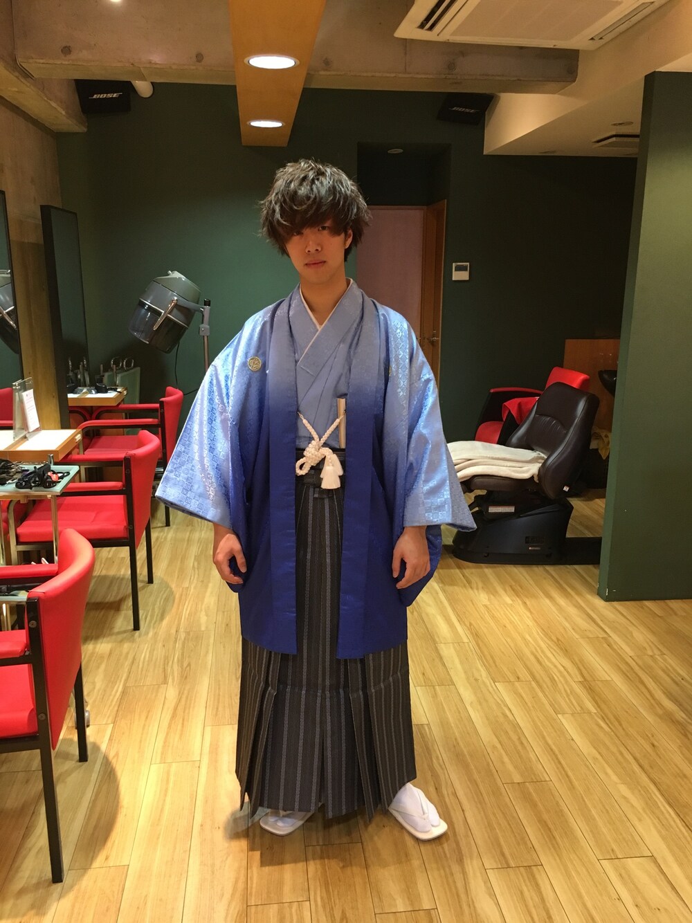 「＃デニム」｜「しまむらのアイテム（ワンピース、ブルー系）」を使った、xncさん（メンズ・50cm）の冬コーディネートの1枚目の写真