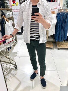 「アイテム（スリッポン、ブルー系）」を使った、名古屋サラリーマンさん（メンズ・181cm）の春コーディネート