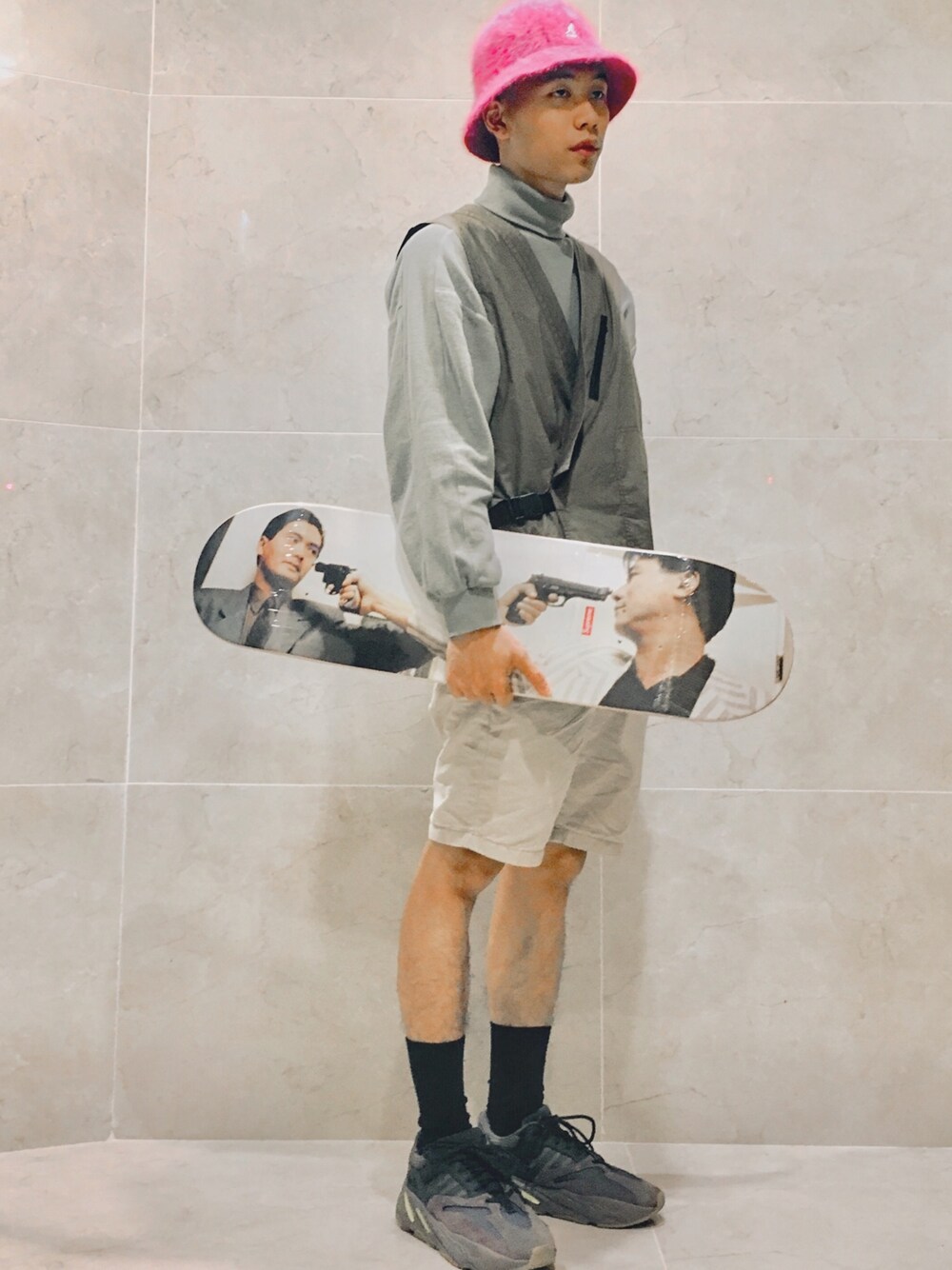 「ootd、ootdtw、daily look、supreme、fashion、menswear、streetstyle、Taiwan」｜「yezzy700のアイテム（シューズ、ブラック系）」を使った、mr__corn_さん（メンズ・173cm）の秋コーディネートの1枚目の写真