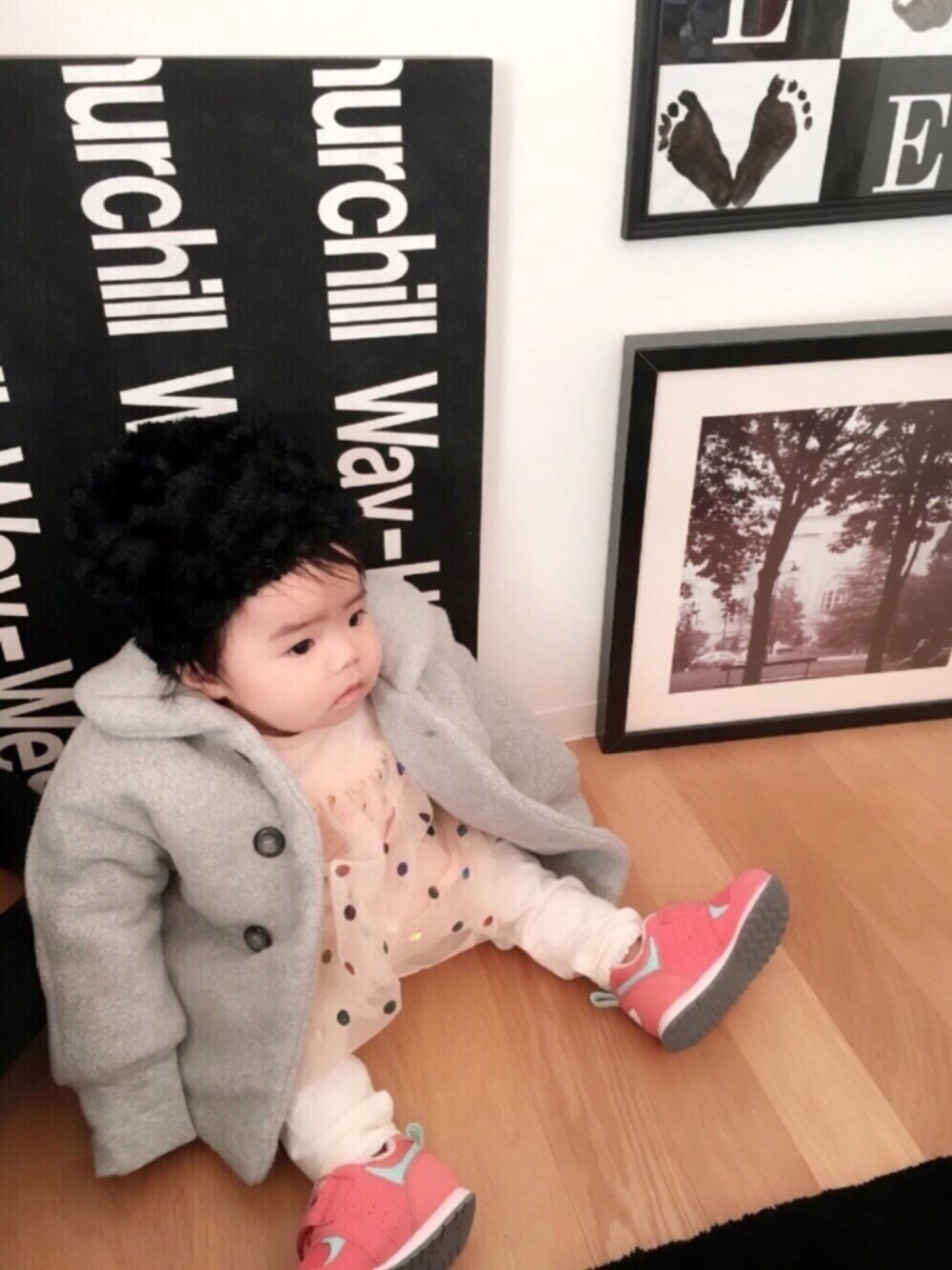 「DAISO、Combi mini、babygap、おんなのこ、7ヶ月、ロシアン帽、グレーコート」｜「combiminiのアイテム（ジャケット/アウター、グレー系）」を使った、kihoさん（キッズ・60cm）の冬コーディネートの1枚目の写真