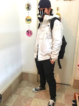 「アイテム（マウンテンパーカー、ホワイト系）」を使った、Maya☺︎さん（メンズ・183cm）の春コーディネート