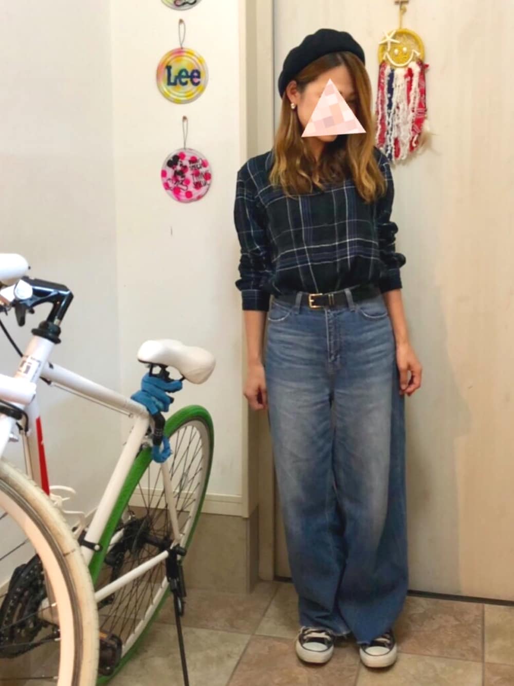 「チェックシャツ、UNIQLO、ワイドパンツ、デニム、ベレー帽、コンバース、秋のコーデ、オトナカジュアル」｜「UNIQLOのフランネルチェックシャツ（長袖）（シャツ/ブラウス、ブラック系）」を使った、Maya☺︎さん（レディース・154cm）の秋コーディネートの1枚目の写真