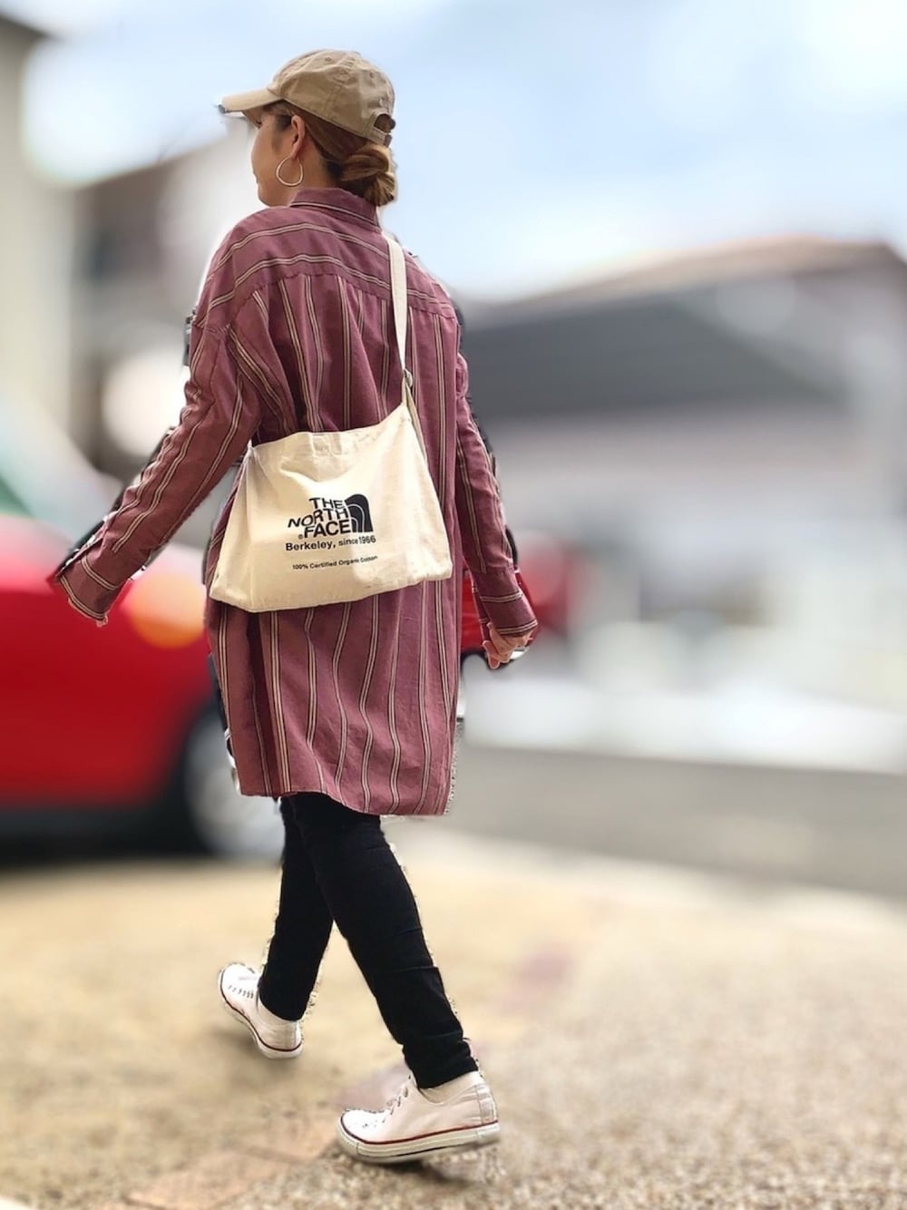 「ビッグシルエット、ビッグシャツ、ストライプ、スキニー、コンバース、キャップ、サコッシュ、シンプル、休日コーデ、大人カジュアル」｜「RODEO CROWNS WIDE BOWLのストライプ オーバーシャツ（シャツ/ブラウス、ピンク系）」を使った、Maya☺︎さん（レディース・154cm）の春コーディネートの1枚目の写真