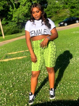 「shorts」｜「アイテム（アクセサリー）」を使った、Diamond Williamsさん（レディース・165cm）の春コーディネート