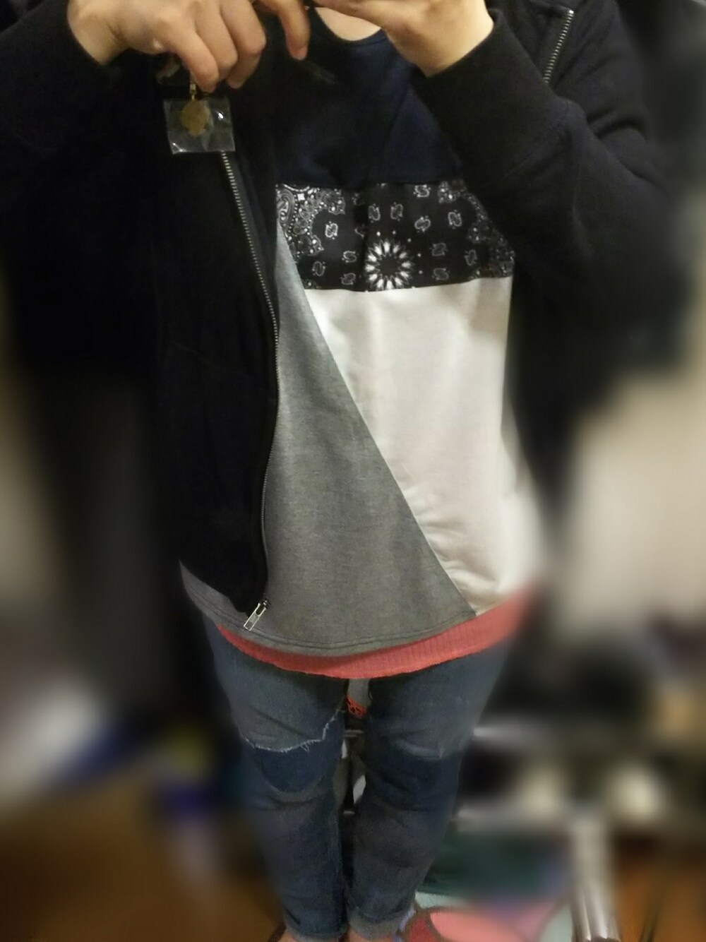 「男装、メンズライク、パーカー、ユニクロ、アベイル、リーバイス」｜「Availのアイテム（Tシャツ/カットソー、ブルー系）」を使った、悠咲 さん（レディース・155cm）の秋コーディネートの1枚目の写真