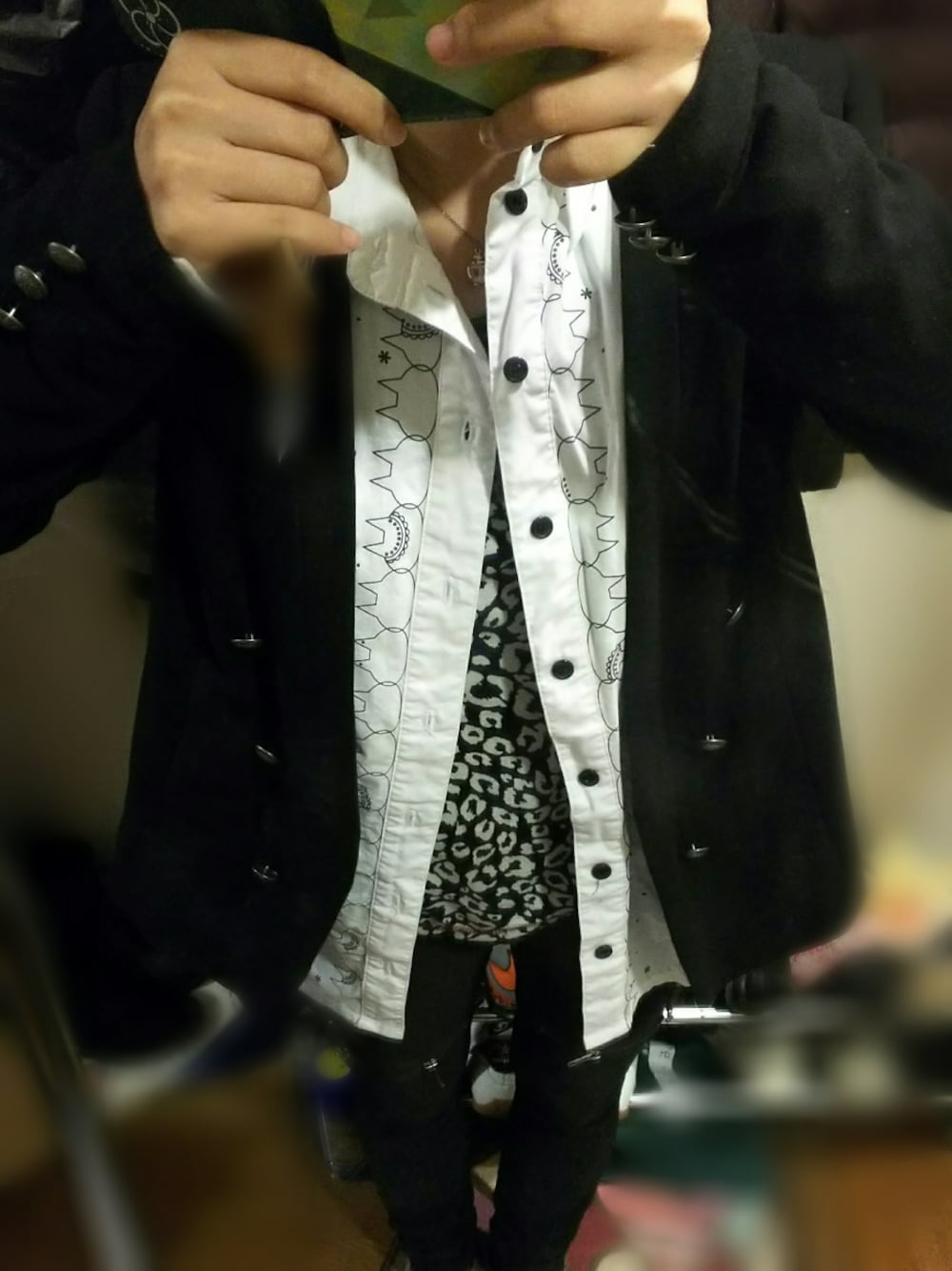 「男装、メンズライク、ALGONQUINS、SEXPOT、MINT Neko、ジャケット、シャツスタイル、重ね着」｜「ALGONQUINSのアイテム（Tシャツ/カットソー、ブラック系）」を使った、悠咲 さん（レディース・155cm）の秋コーディネートの1枚目の写真