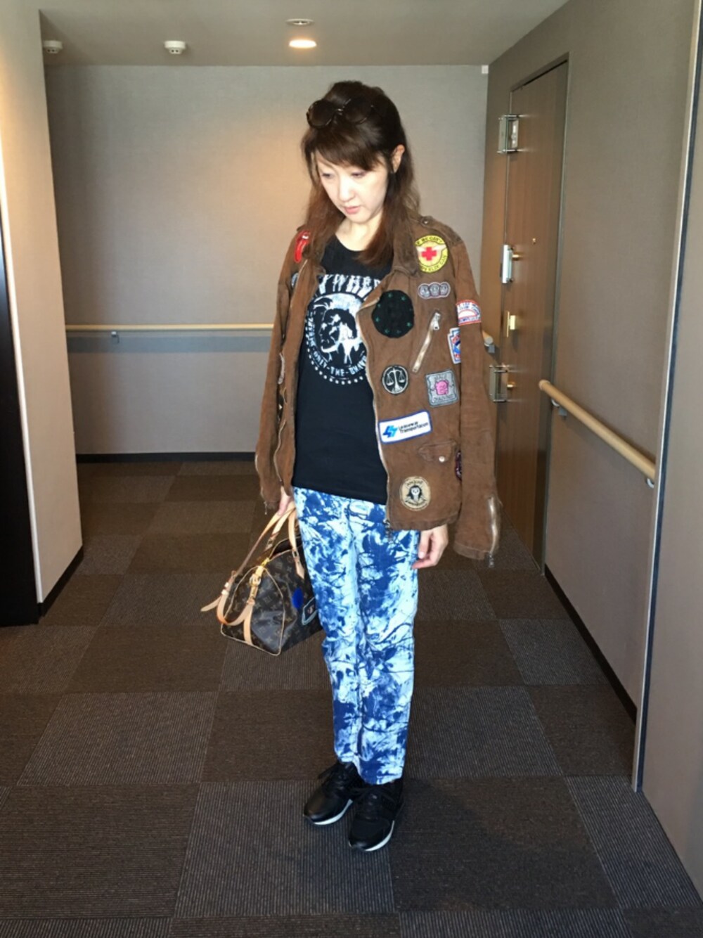 【コーデのワンポイントに♪】Louis Vuitton スニーカー LOUIS VUITTONのスニーカーを使ったレディース人気ファッション