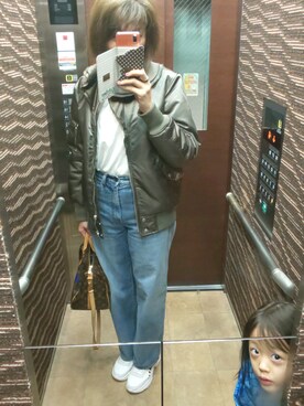 「UNIQLO（ユニクロ）のハイライズワイドストレートジーンズ（デニムパンツ）」を使った、理恵さん（レディース・172cm）の春コーディネート