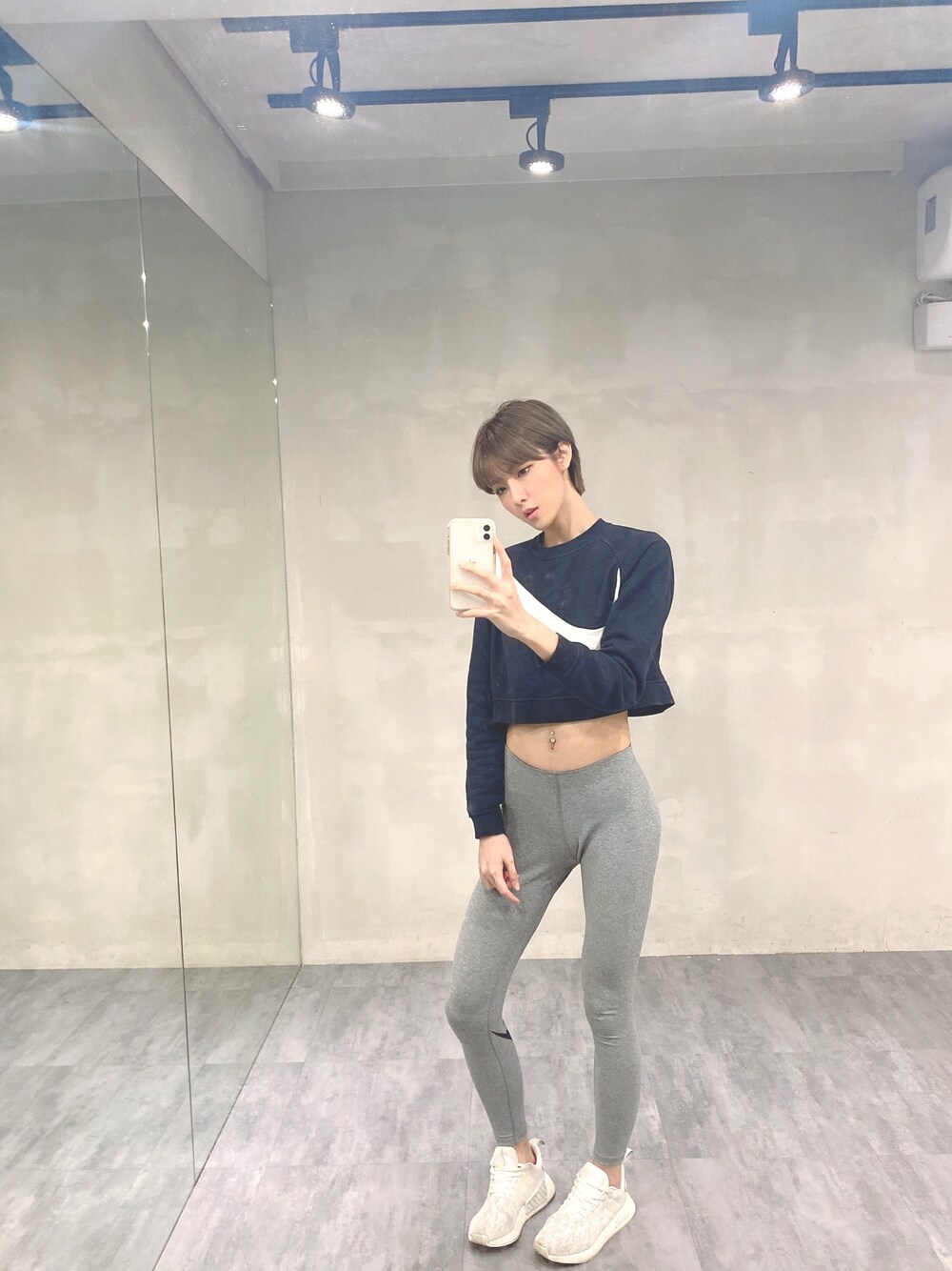 「舞蹈教室、運動」｜「NIKEのアイテム（その他パンツ、グレー系）」を使った、苡喬さん（レディース・168cm）の春コーディネートの1枚目の写真