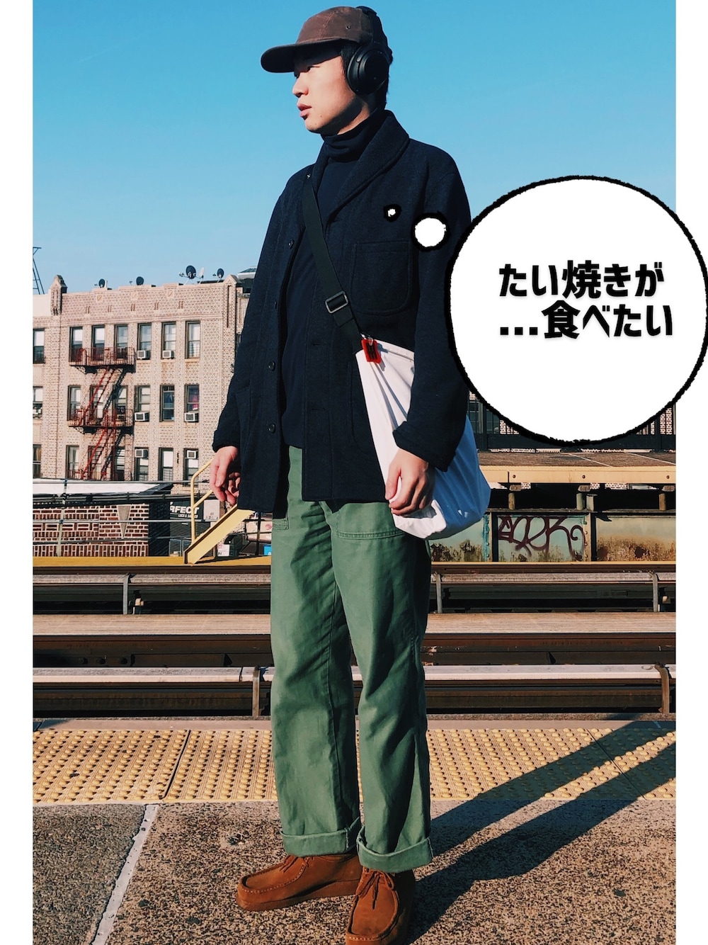 「bridge&burn、fall、UNIQLO、ベイカーパンツ、clarks、ミリタリー、CAP、タートルネック、白、フリース」｜「BRIDGE&BURNのアイテム（キャップ、ブラウン系）」を使った、Taichiさん（メンズ・180cm）の秋コーディネートの1枚目の写真