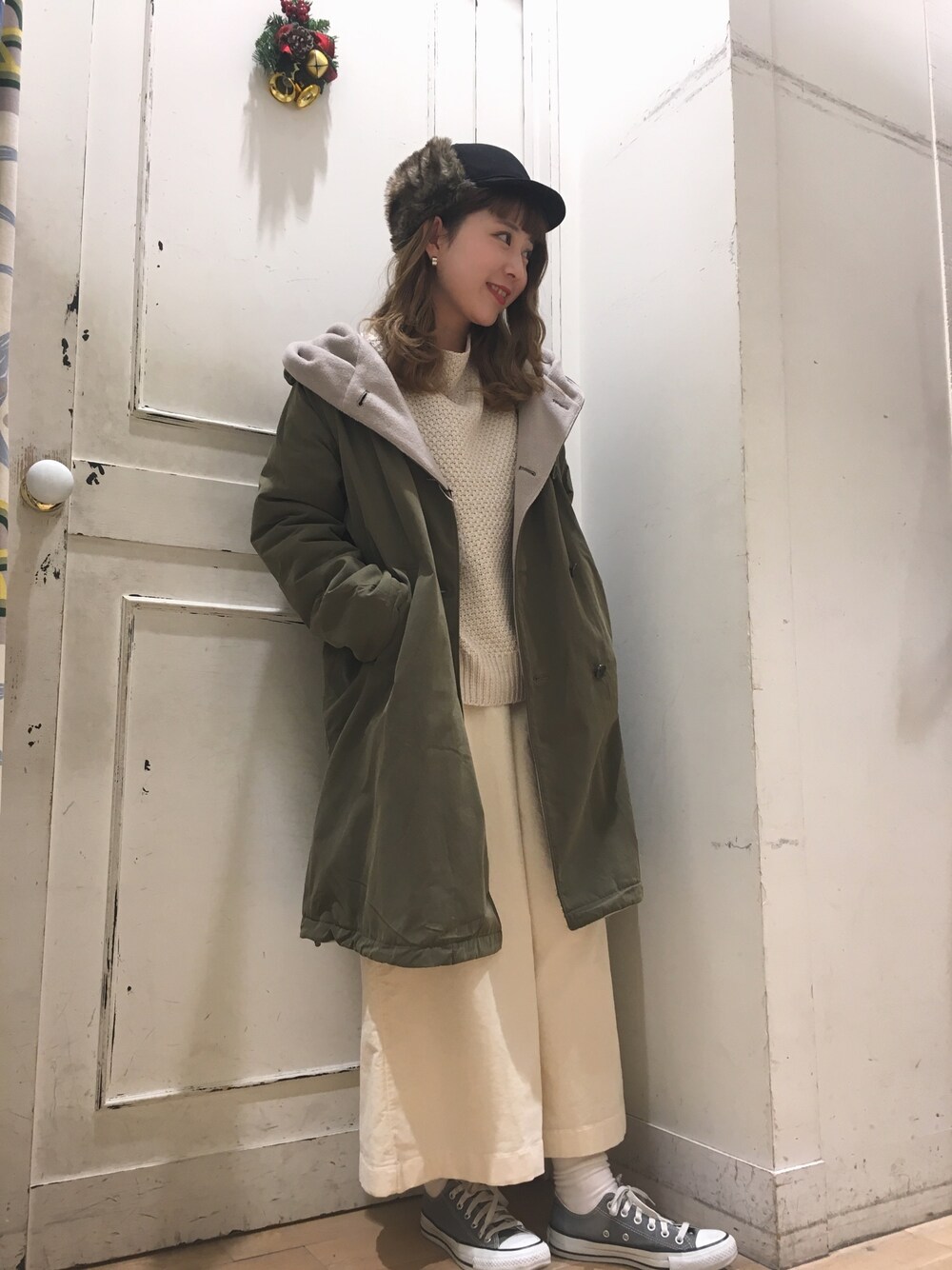 「オトナカジュアル、冬コーデ、ワイドパンツ、プチプラ、ootd、ファー小物、studio clip、ららぽーと甲子園」｜「studio CLIPのリバーシブルフーディコート（モッズコート、グリーン系）」を使った、studio CLIP ららぽーと甲子園店さん（レディース・158cm）の秋コーディネートの1枚目の写真