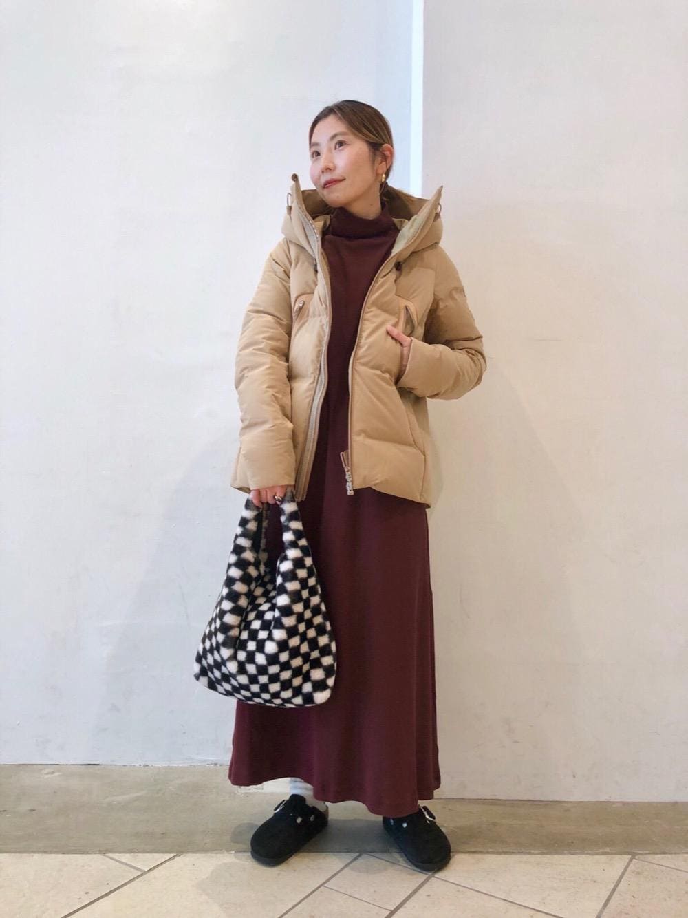 「BEAUTY&YOUTH UNITED ARROWSのBY フェイクファー チェッカーショルダーバッグ -2WAY- ∴（ショルダーバッグ、ブラック系）」を使った、上中（kaminaka）さん（レディース・158cm）の秋コーディネートの1枚目の写真