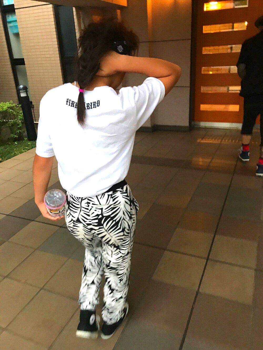 「firebird industriesのアイテム（Tシャツ/カットソー、ホワイト系）」を使った、yayoさん（レディース・140cm）の夏コーディネートの1枚目の写真