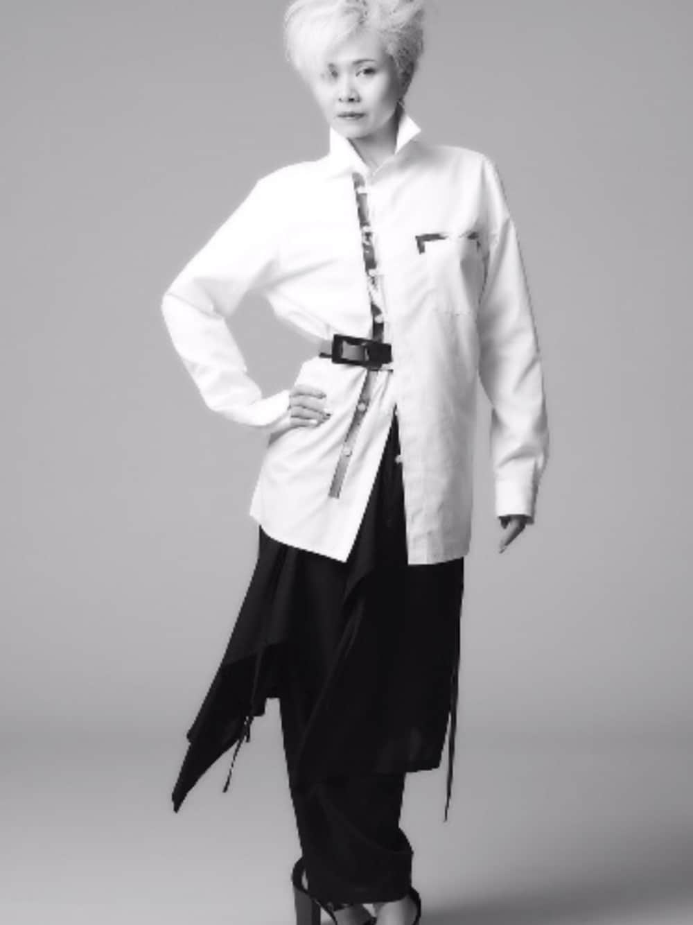 「ヘアーショーin武道館、アシンメトリーコーデ、キレイめ」｜「Koreanのアイテム（Tシャツ/カットソー、ベージュ系）」を使った、naoさん（レディース・170cm）の冬コーディネートの1枚目の写真