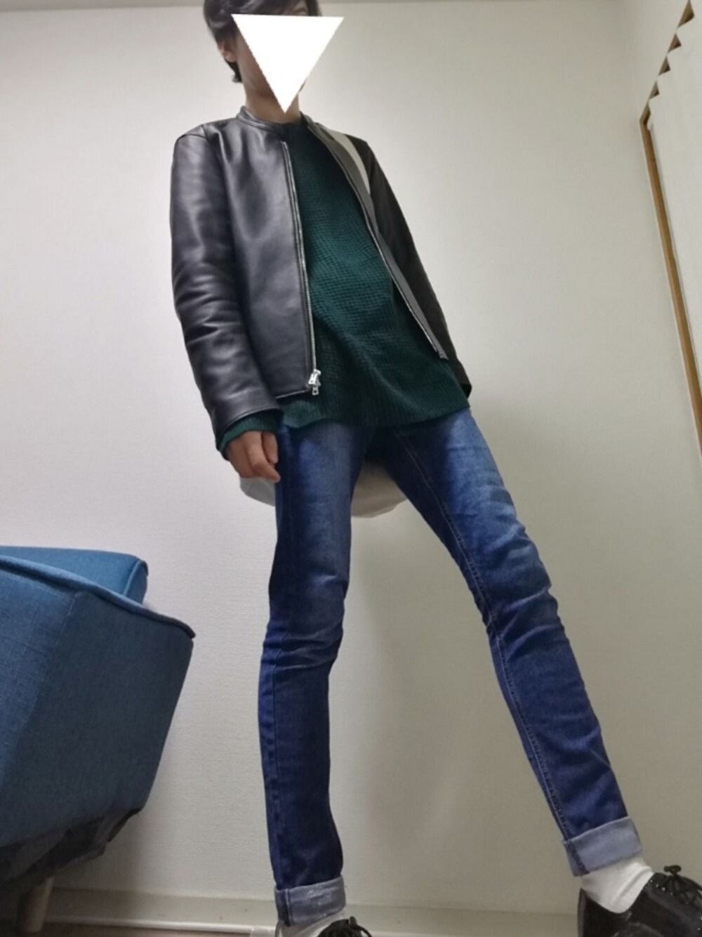「ライダースジャケット、ダークグリーン、ニット、スキニーデニム、白靴下、マーチン」｜「GUのアイテム（ニット/セーター、グリーン系）」を使った、光さん（メンズ・167cm）の秋コーディネートの1枚目の写真
