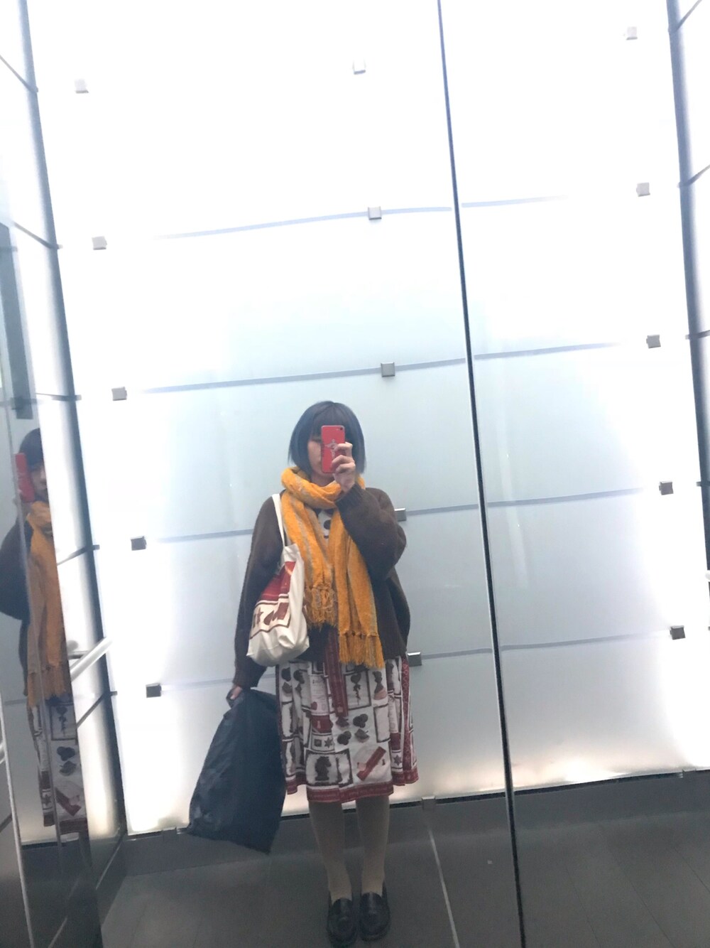 「moumoumouのアイテム（シャツワンピース、ブラウン系）」を使った、10inspiralさん（レディース・167cm）の冬コーディネートの1枚目の写真