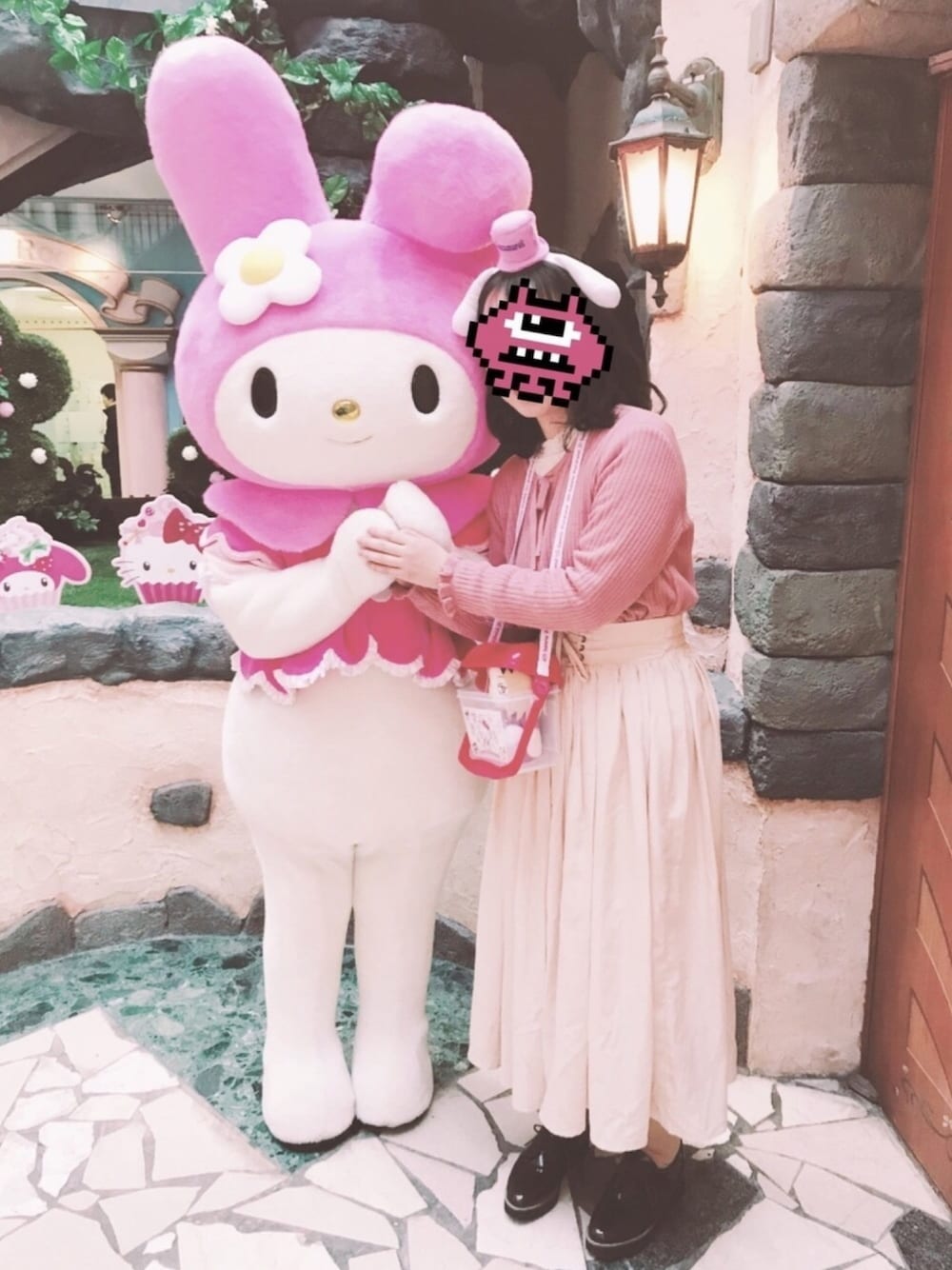 「サンリオピューロランド」｜「しまむらのアイテム（スカート、ホワイト系）」を使った、ずみさん（レディース・163cm）の冬コーディネートの1枚目の写真