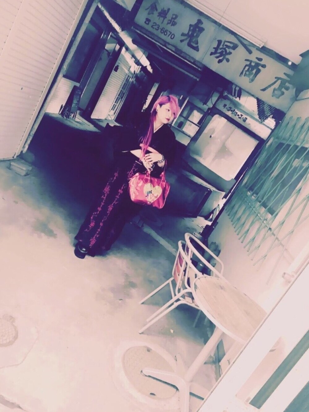 「着物、きもの、着物コーデ、おさがり、ばあちゃんからもらいました、じいちゃんのセンス、デブでもオシャレ、デブコーデ、派手髪」｜「nikoのアイテム（バッグ、レッド系）」を使った、蟻ん子🐜さん（レディース・154cm）の冬コーディネートの1枚目の写真